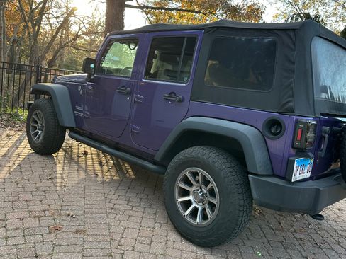 Used 2017 Jeep Wrangler Unlimited Sport w/ Quick Order Package 24S AWD/4WD image 2