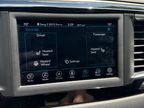 Used 2019 Chrysler Pacifica Touring-L FWD image 18