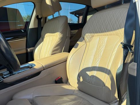 Used 2016 BMW 740i image 9