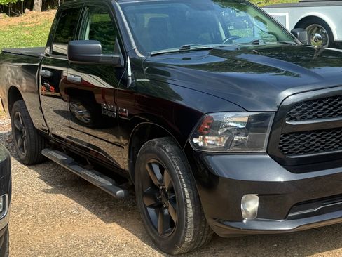 Used 2017 RAM 1500 Express w/ Express Value Package AWD/4WD image 2