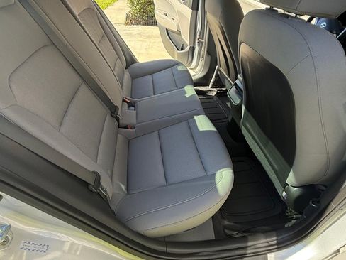 Used 2018 Hyundai Elantra SEL image 2