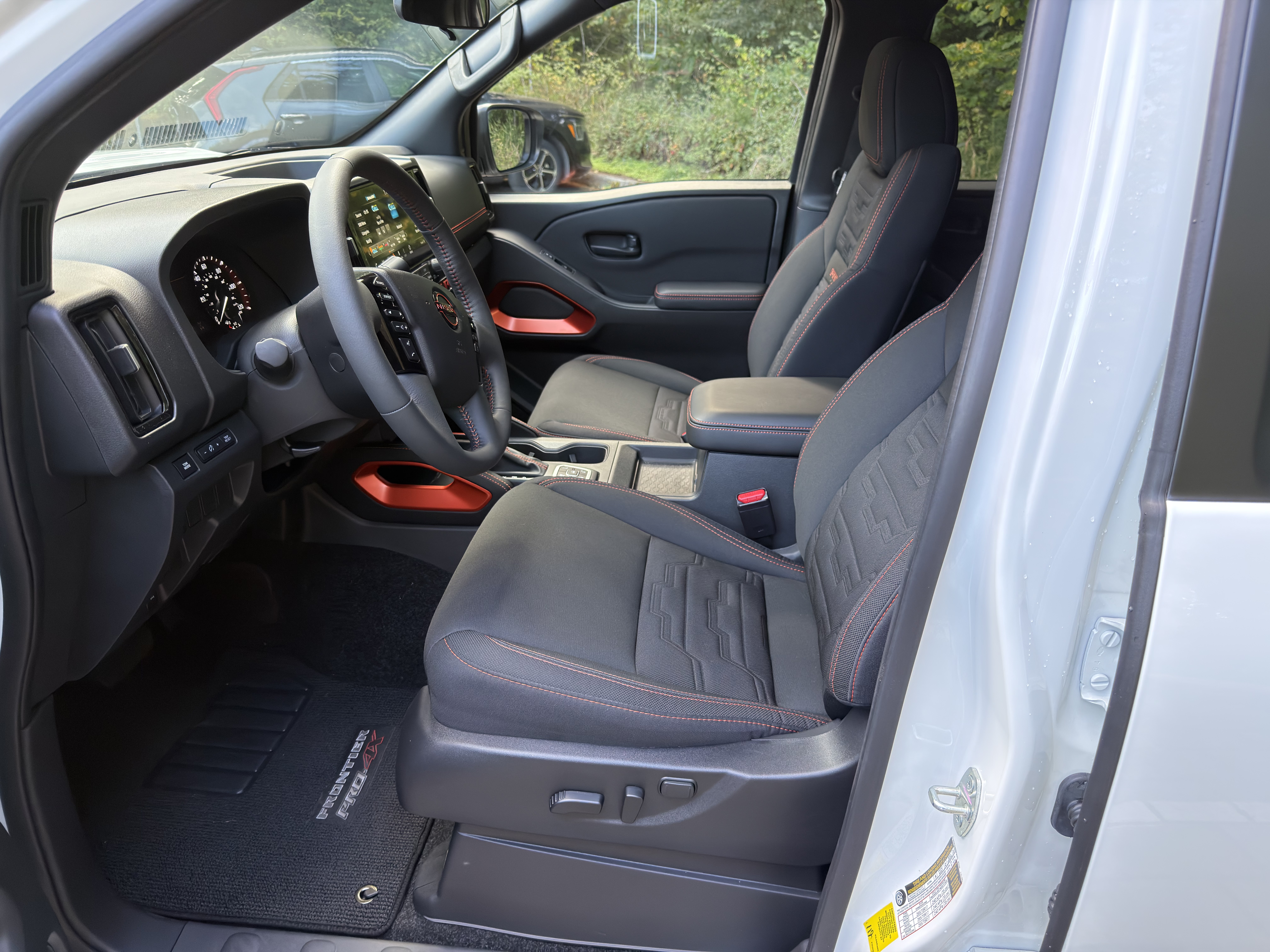 Used 2026 Nissan Frontier PRO-4X w/ Tow Package AWD/4WD image 19