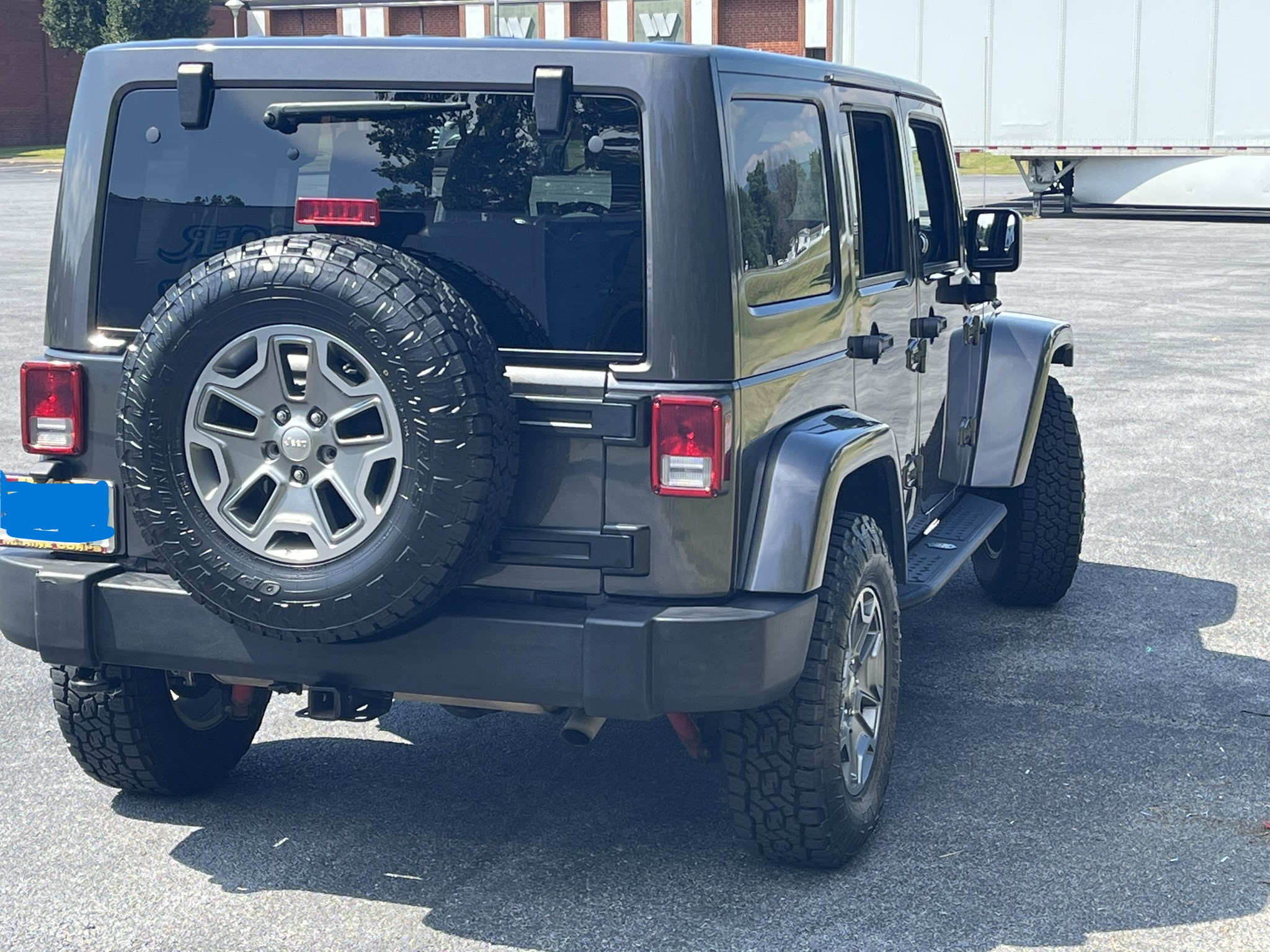 Used 2016 Jeep Wrangler Unlimited Rubicon w/ Connectivity Group AWD/4WD image 5