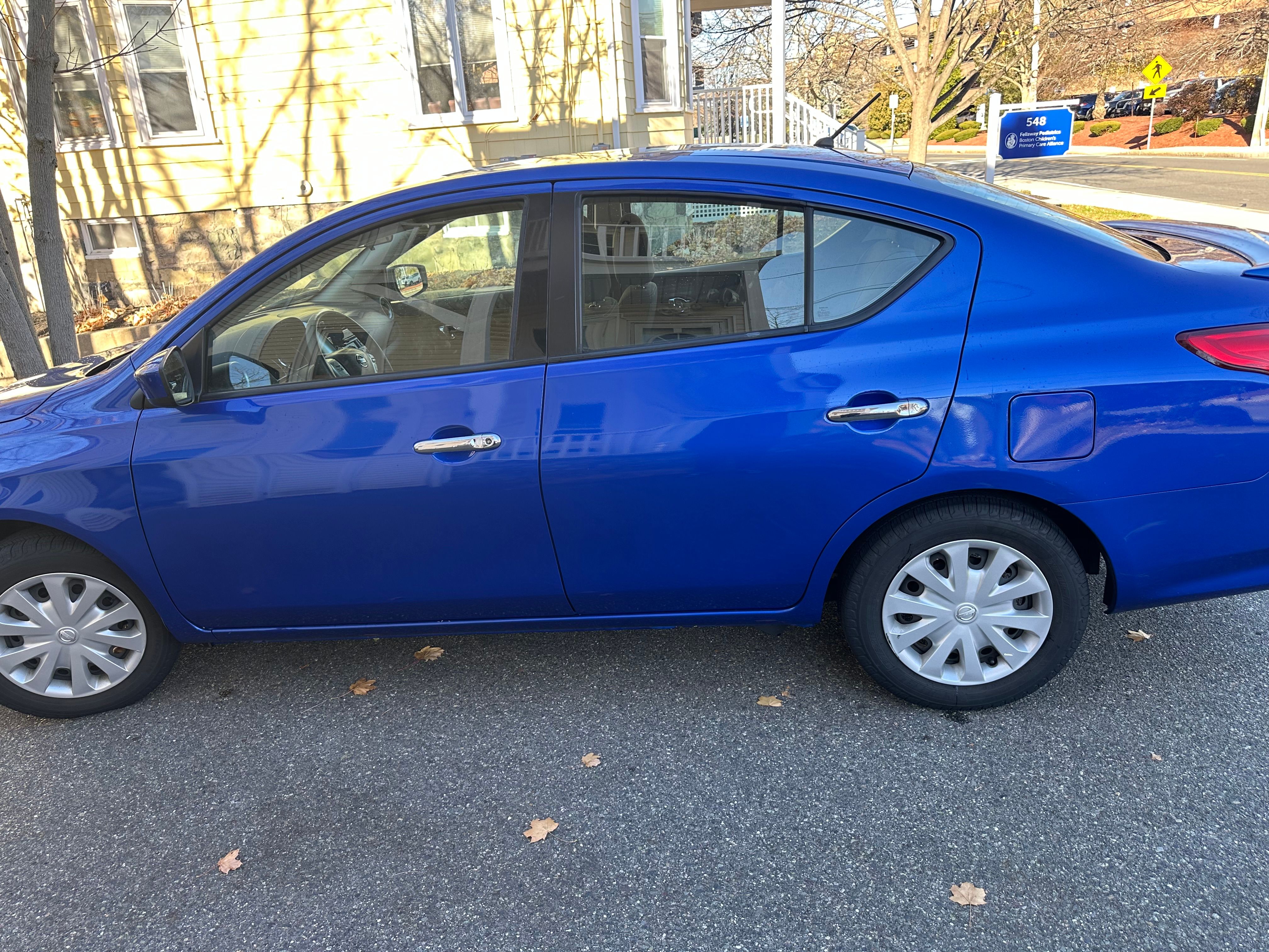 Used 2017 Nissan Versa SV FWD image 2