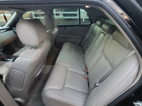 Used 2008 Cadillac DTS w/ Sun And Navigation Package image 9