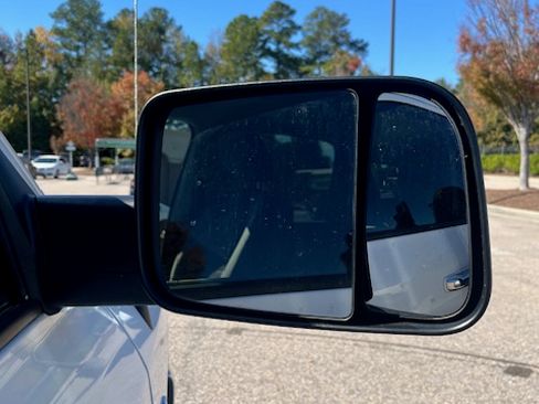 Used 2017 RAM 2500 SLT w/ Luxury Group image 29