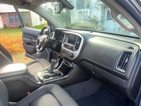 Used 2019 GMC Canyon SLE w/ SLE Convenience Package image 10