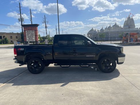 Used 2008 GMC Sierra 1500 SLE w/ Z71 Off-Road Package AWD/4WD image 5