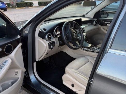Used 2018 Mercedes-Benz GLC 300 image 6