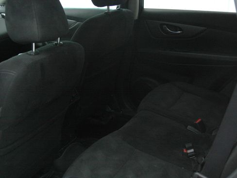 Used 2016 Nissan Rogue SV w/ SV Premium Package image 16