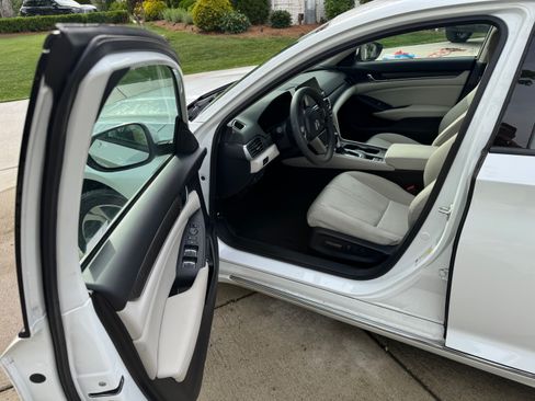 Used 2018 Honda Accord EX image 8
