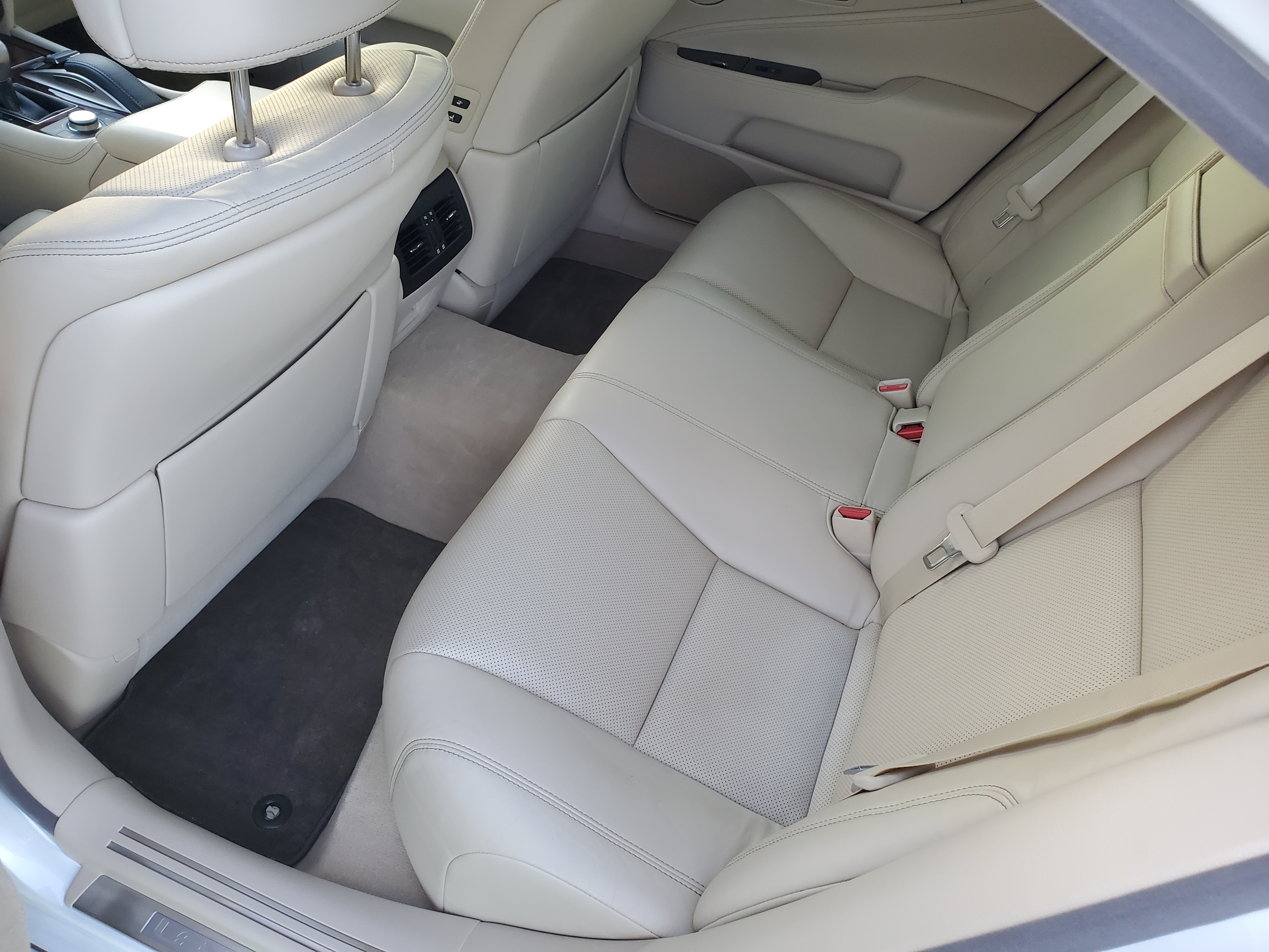 Used 2016 Lexus LS 460 w/ Comfort Package RWD image 15