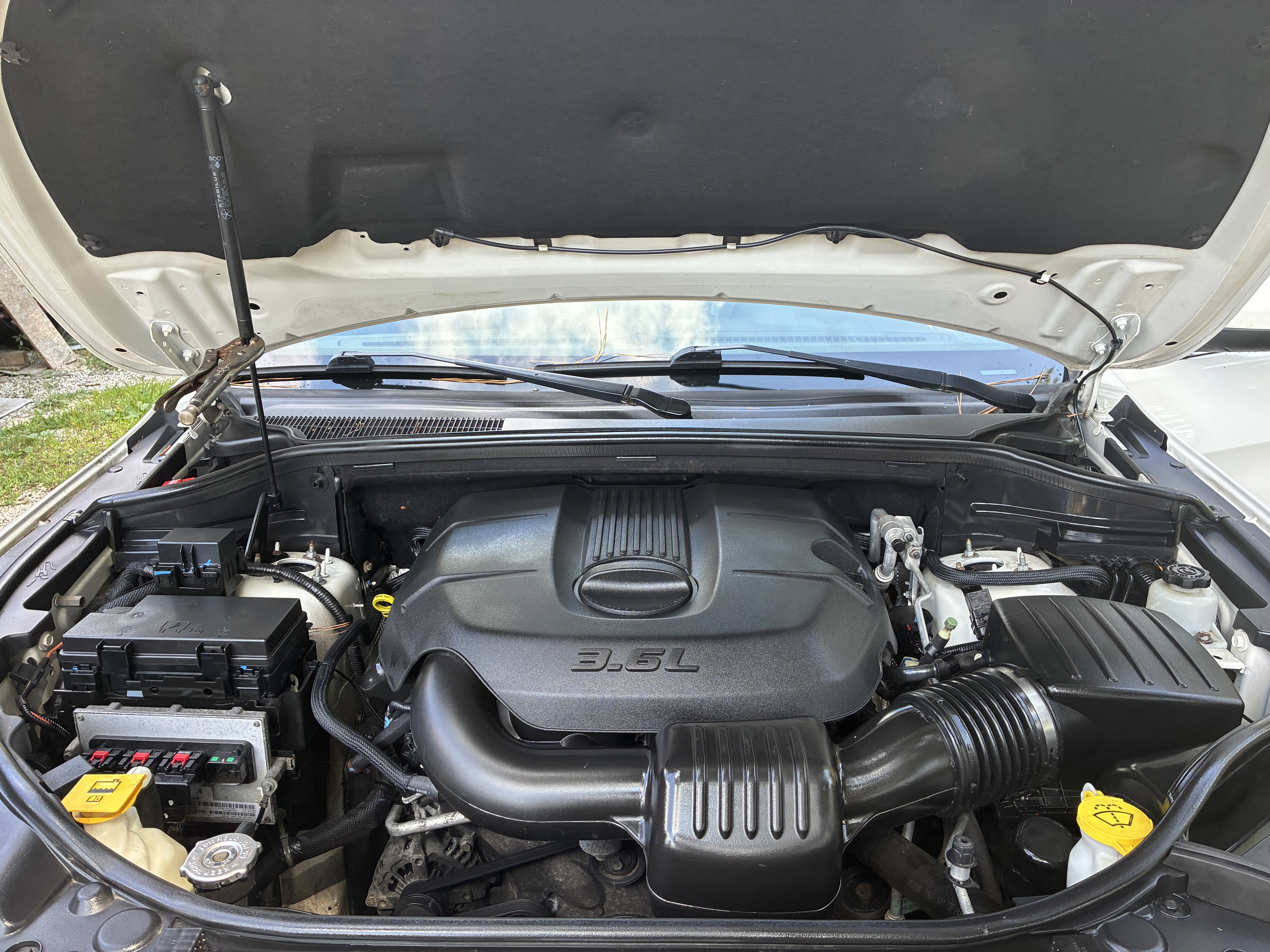 Used 2011 Jeep Grand Cherokee Laredo AWD/4WD image 12