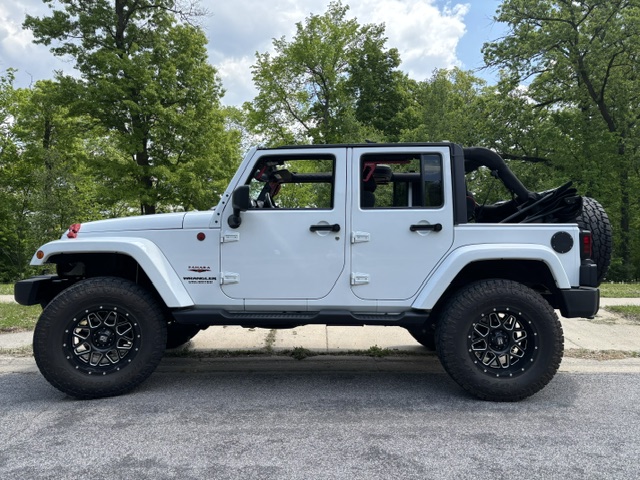 Used 2014 Jeep Wrangler Unlimited Sahara w/ Connectivity Group AWD/4WD image 1