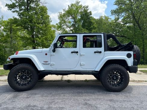 Used 2014 Jeep Wrangler Unlimited Sahara w/ Connectivity Group AWD/4WD image 1