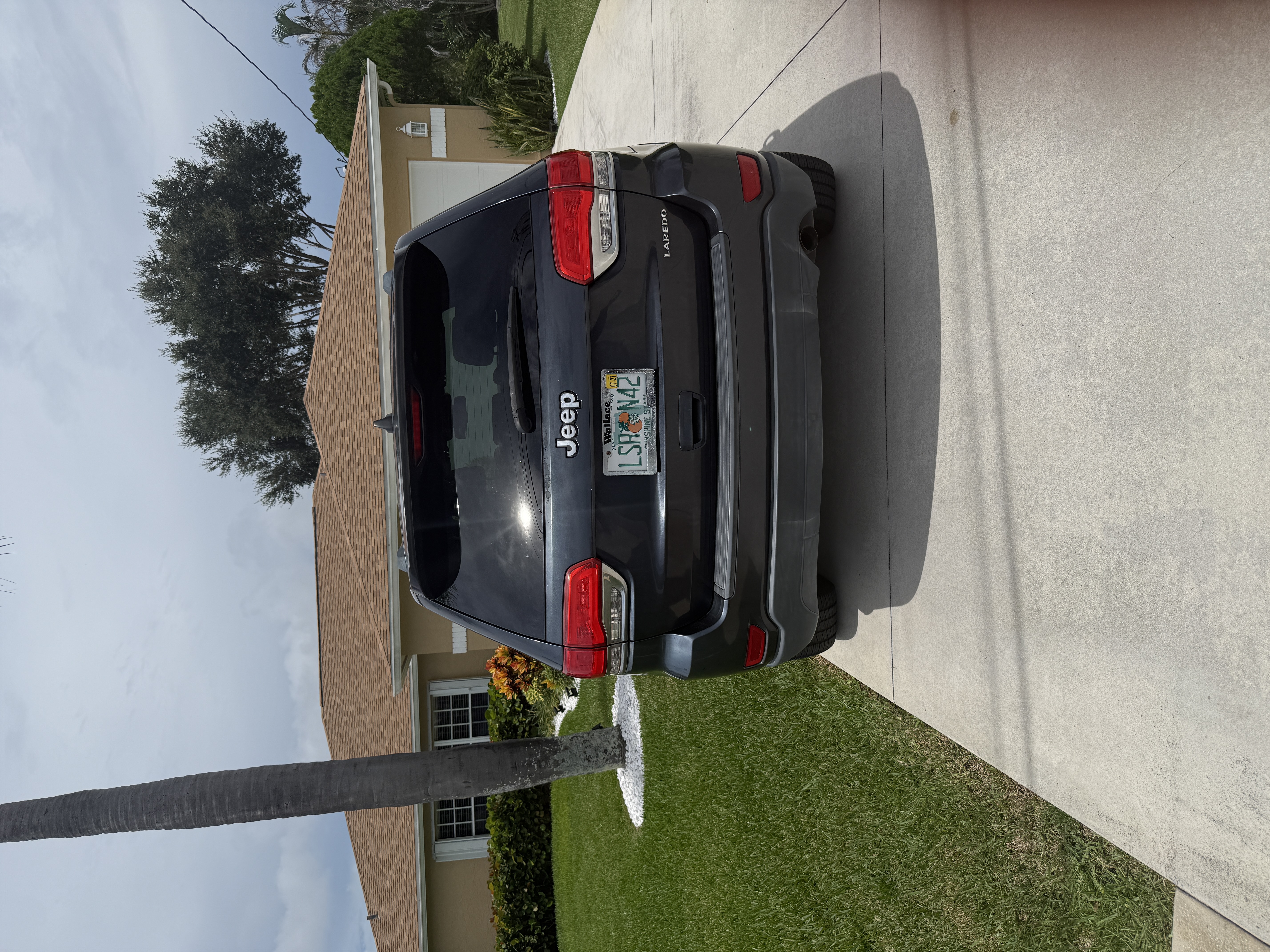 Used 2016 Jeep Grand Cherokee Laredo RWD image 2