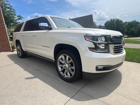 Used 2015 Chevrolet Suburban LTZ image 4