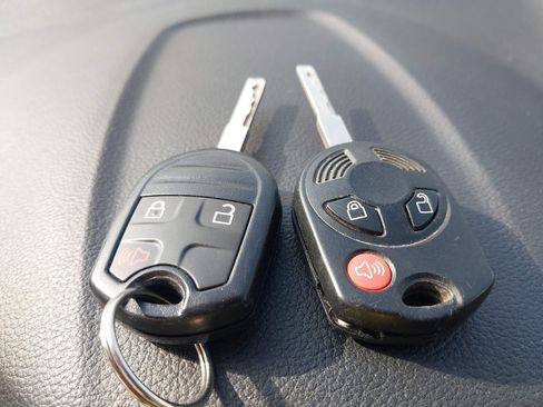 Used 2016 Ford Escape SE image 12