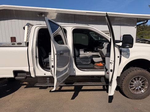 Used 2024 Ford F350 Limited w/ FX4 Off-Road Package AWD/4WD image 9