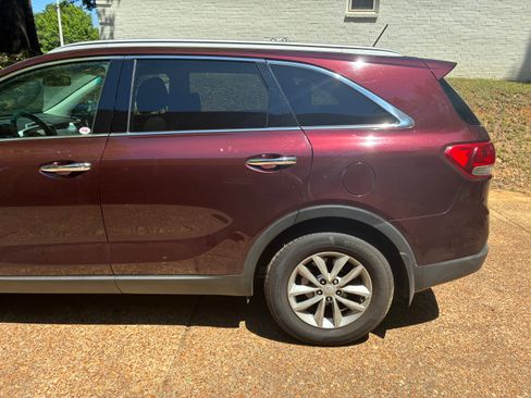 Used 2017 Kia Sorento FWD image 11
