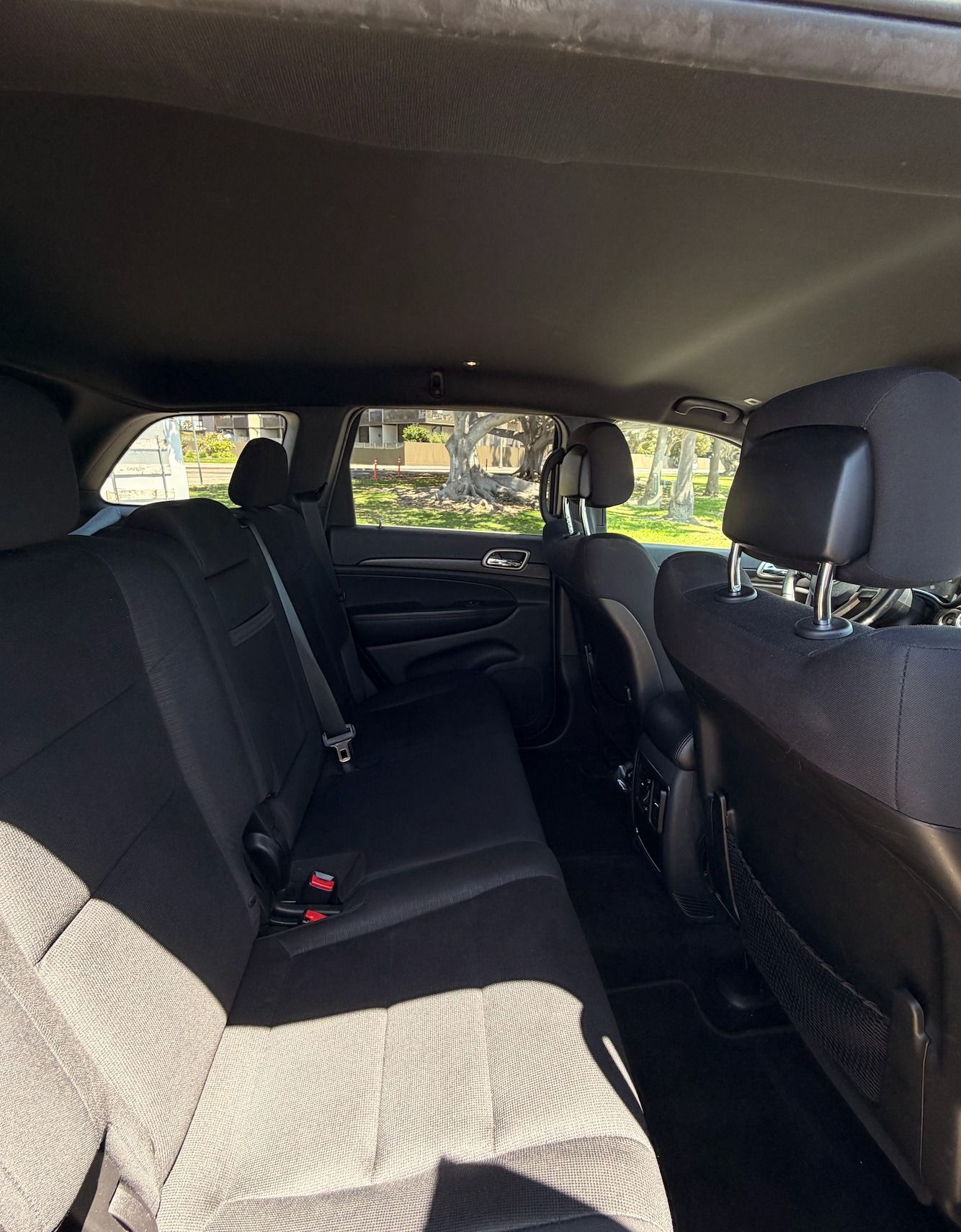 Used 2017 Jeep Grand Cherokee Laredo RWD image 9