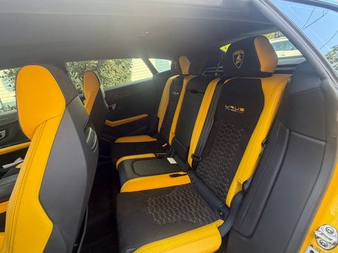 Used 2021 Lamborghini Urus AWD/4WD image 10
