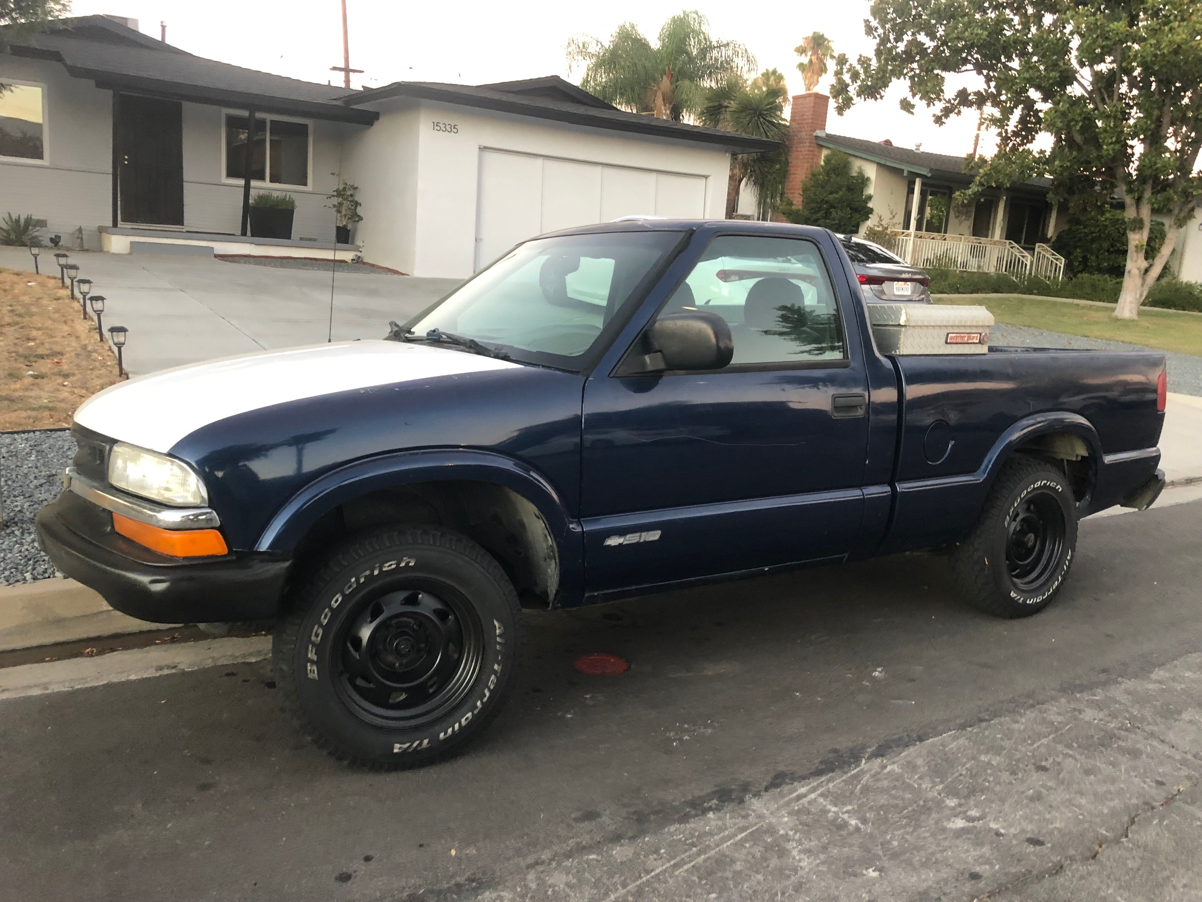 Used 2001 Chevrolet S10 Pickup 2WD Regular Cab image 1