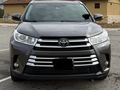 Used 2018 Toyota Highlander XLE image 1