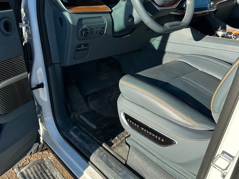 Used 2022 Jeep Grand Wagoneer Series II w/ Convenience Group III AWD/4WD image 9