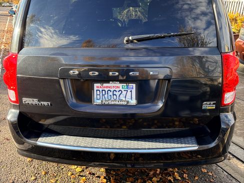 Used 2018 Dodge Grand Caravan GT image 4