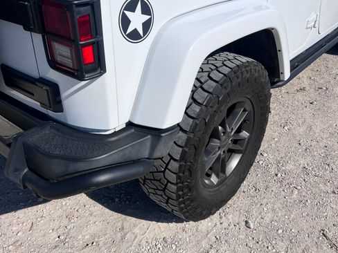 Used 2018 Jeep Wrangler Unlimited Sport image 12