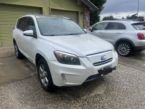 Used 2013 Toyota RAV4 EV image 5