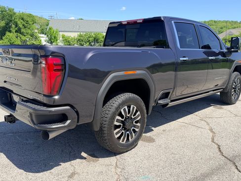 Used 2026 GMC Sierra 2500 Denali Ultimate image 5