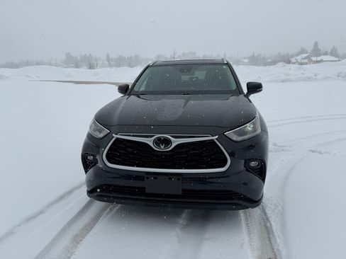 Used 2021 Toyota Highlander XLE image 2