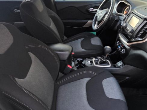 Used 2018 Jeep Cherokee Latitude w/ Altitude Package image 14