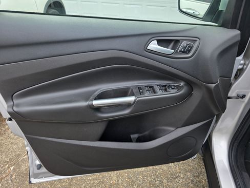 Used 2017 Ford Escape Titanium image 11