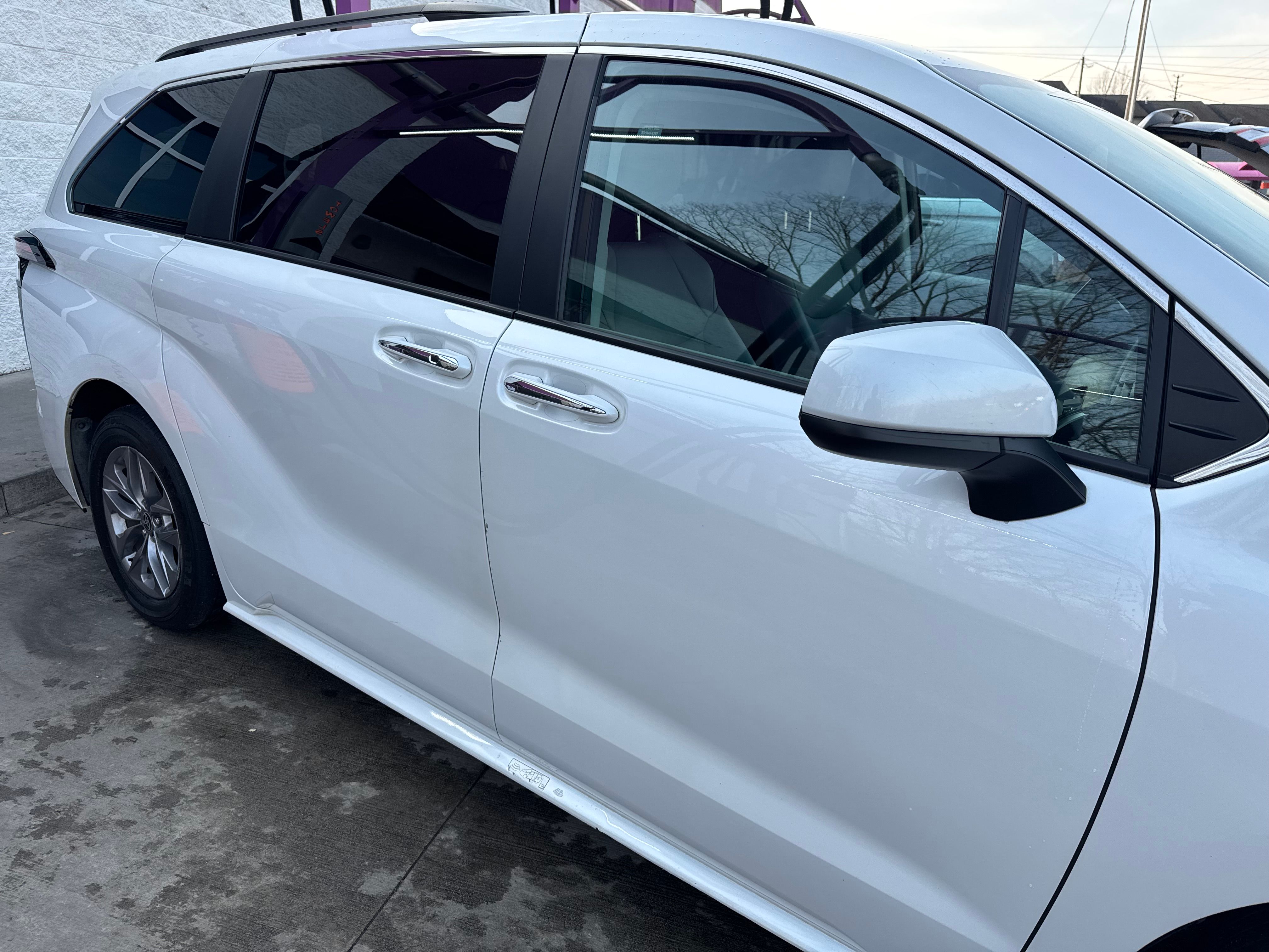 Used 2023 Toyota Sienna XLE FWD image 6