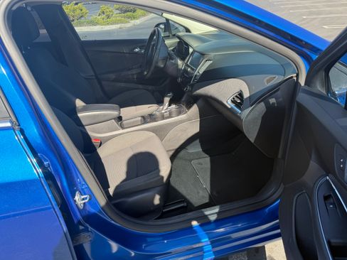 Used 2016 Chevrolet Cruze LT w/ Convenience Package image 4