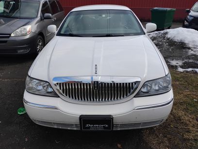 Used 2009 Lincoln Town Car Signature Limited