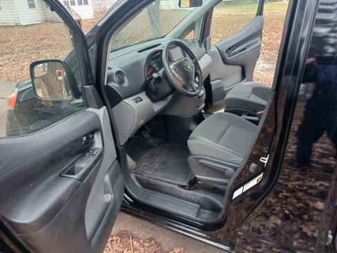 Used 2021 Nissan NV200 SV w/ Sliding Door Glass Package image 9