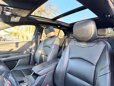 Used 2019 Cadillac XT4 Sport w/ Cold Weather Package FWD image 11