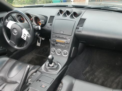 Used 2005 Nissan 350Z Touring RWD image 21
