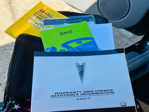 Used 2007 Pontiac Solstice Convertible w/ Premium Package image 9