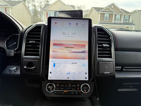 Used 2021 Ford Expedition Max Limited image 9