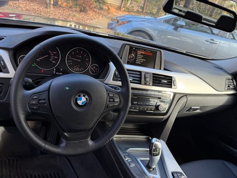 Used 2017 BMW 320i Sedan image 4