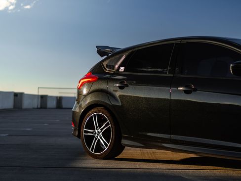 Used 2015 Ford Focus ST w/ Equipment Group 402A FWD image 2