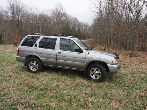 Used 2001 Nissan Pathfinder SE image 6