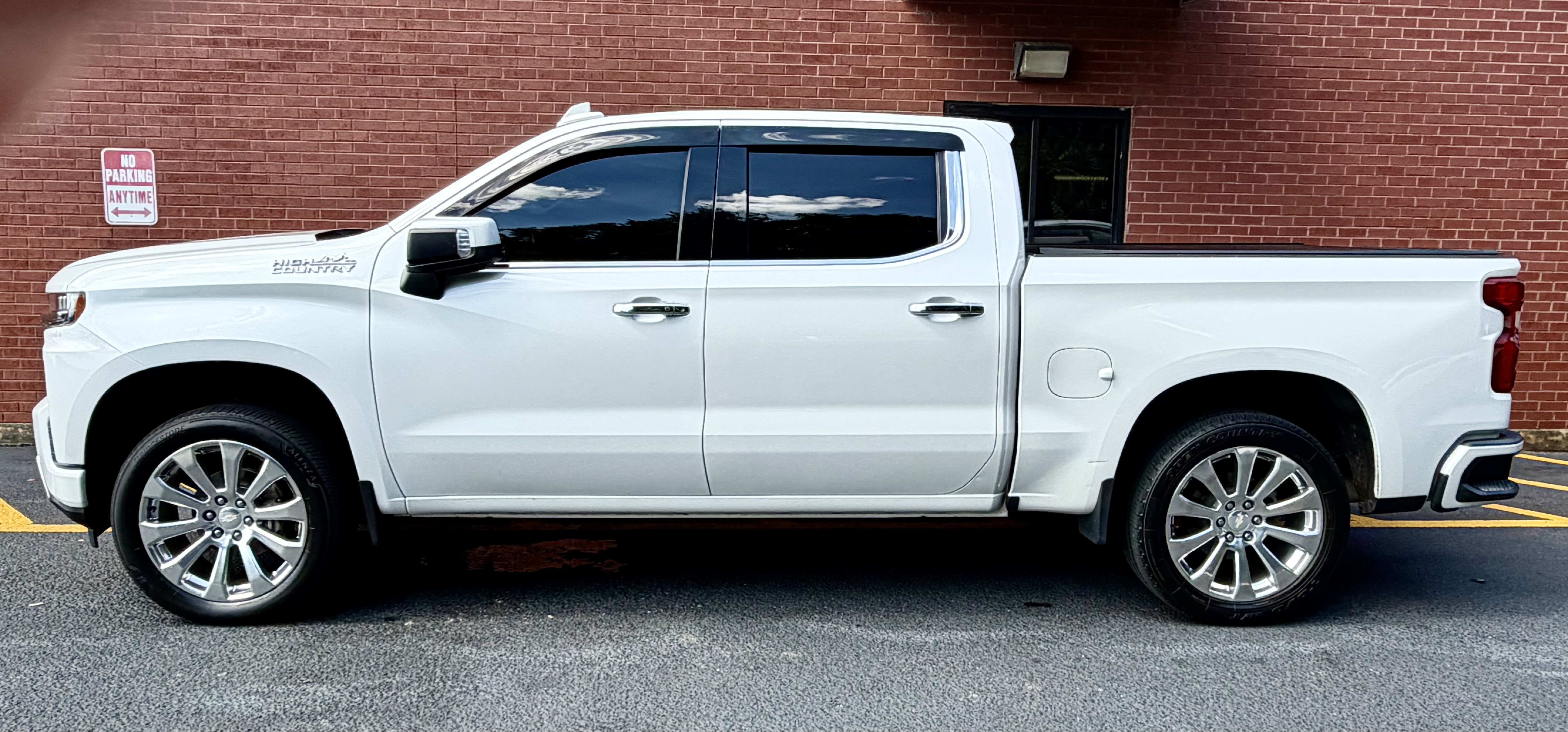 Used 2020 Chevrolet Silverado 1500 High Country w/ Technology Package AWD/4WD image 4