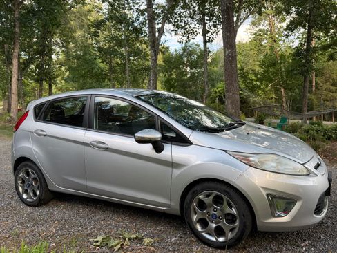 Used 2012 Ford Fiesta SES FWD image 8
