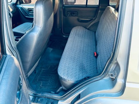 Used 2000 Jeep Cherokee Sport image 10